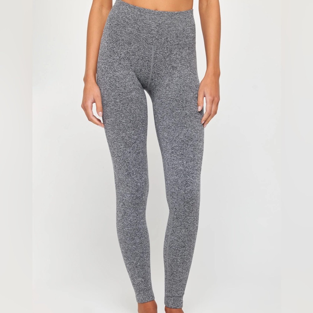 2/15$ 🍒 TNA Aritzia Heathered Gray Low-Waisted Leggings